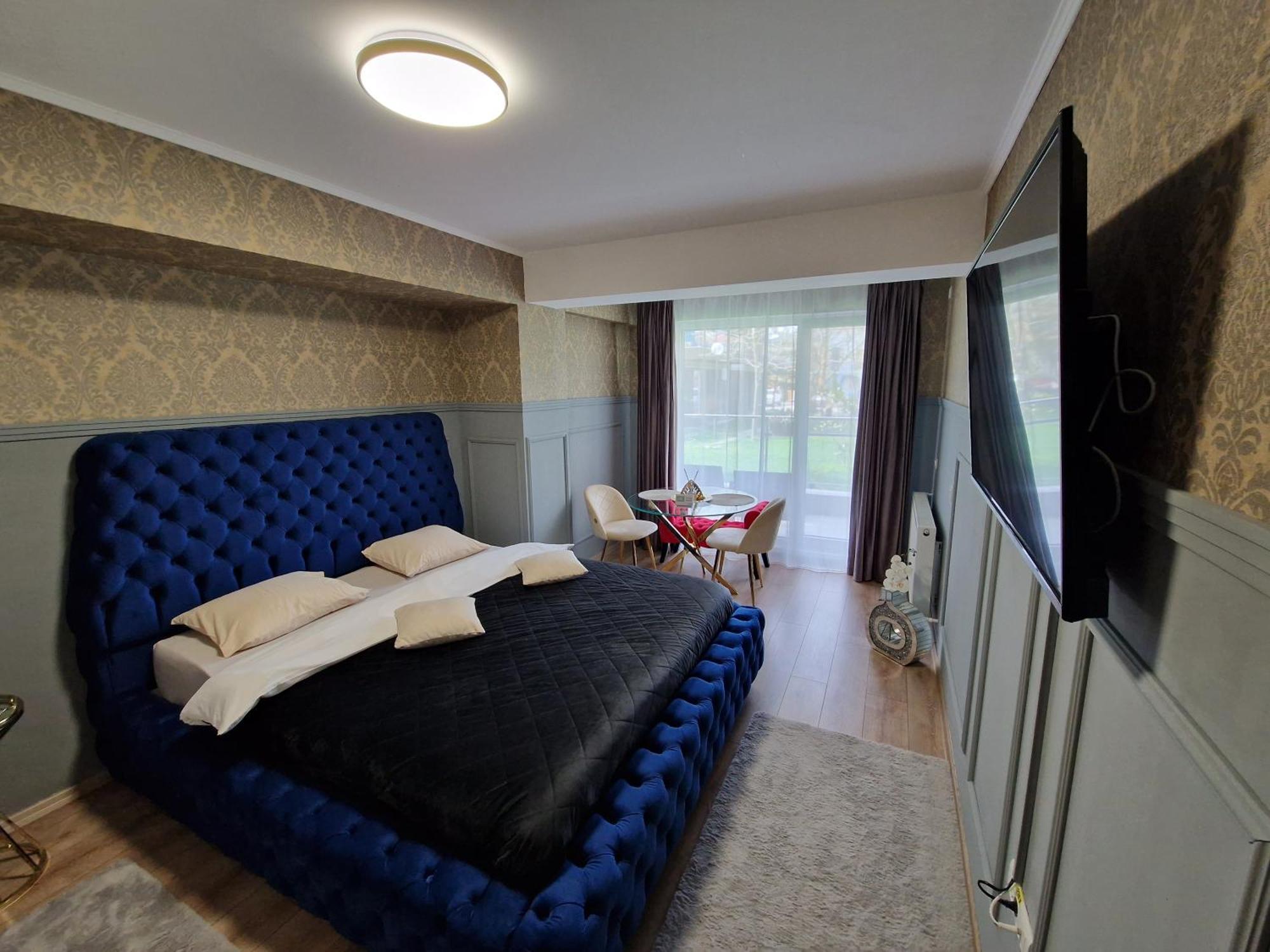 Airplane By Airport Residence Otopeni Exterior foto