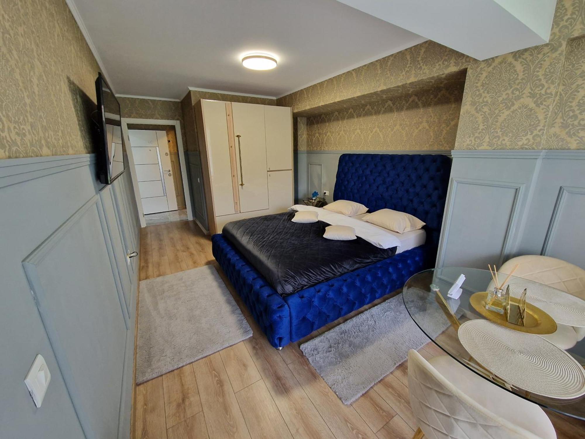 Airplane By Airport Residence Otopeni Exterior foto